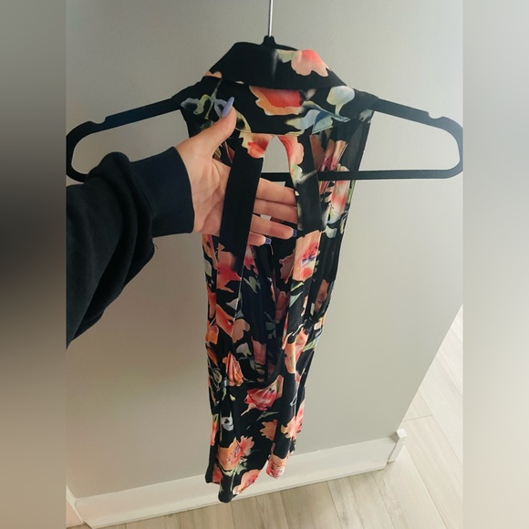 Sleeveless blouse - Picture 4 of 4